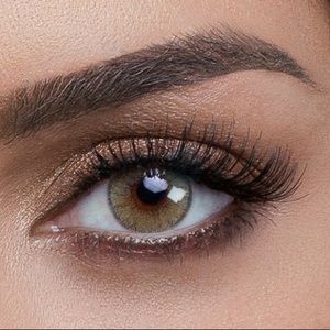 Ambar (amber green) for stunning eyes